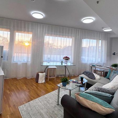 Stella'S Apartment - City Center - Free Secure Parking - Big Sun Terrace - Air Conditioning - Wifi - Tram To The Tallinn Bus Station And Old Town Екстер'єр фото