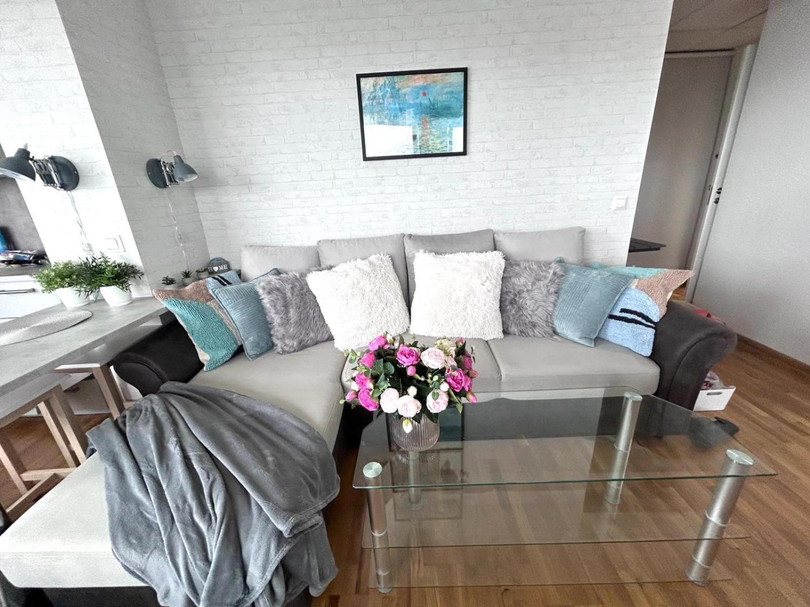 Stella'S Apartment - City Center - Free Secure Parking - Big Sun Terrace - Air Conditioning - Wifi - Tram To The Tallinn Bus Station And Old Town Екстер'єр фото