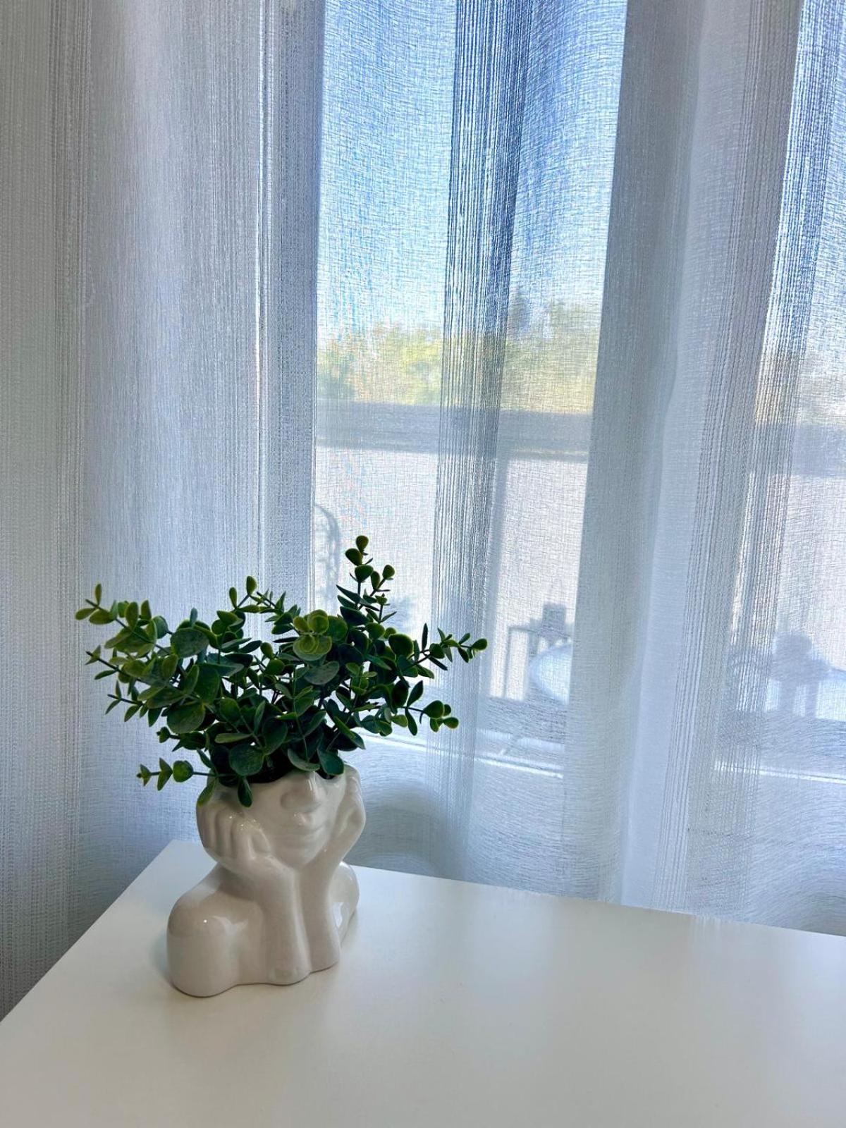 Stella'S Apartment - City Center - Free Secure Parking - Big Sun Terrace - Air Conditioning - Wifi - Tram To The Tallinn Bus Station And Old Town Екстер'єр фото