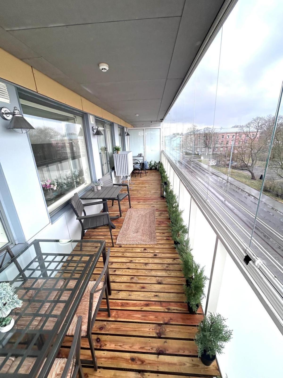 Stella'S Apartment - City Center - Free Secure Parking - Big Sun Terrace - Air Conditioning - Wifi - Tram To The Tallinn Bus Station And Old Town Екстер'єр фото